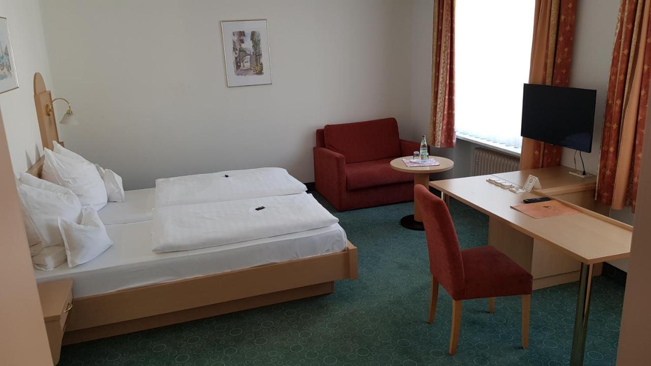 Hotel Gasthof Specht Aichach Bagian luar foto