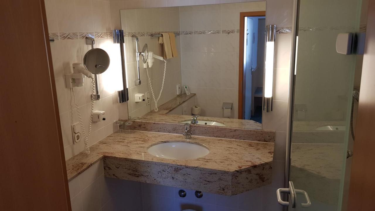 Hotel Gasthof Specht Aichach Bagian luar foto