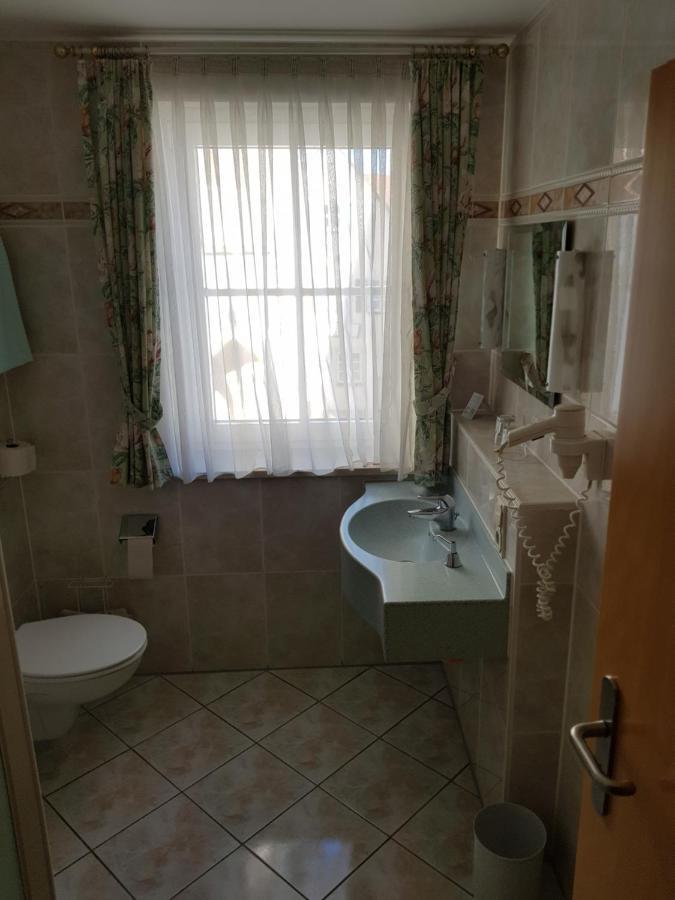 Hotel Gasthof Specht Aichach Bagian luar foto