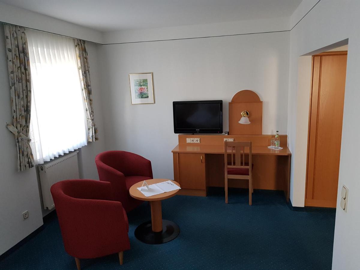 Hotel Gasthof Specht Aichach Bagian luar foto